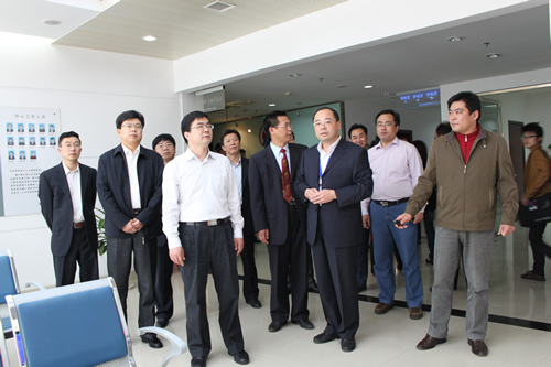 杨省世市长、吴自斌书记及出席推进会的各位领导同志来中心莅临指导